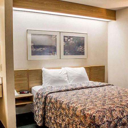 Rodeway Inn Abbotsford Экстерьер фото