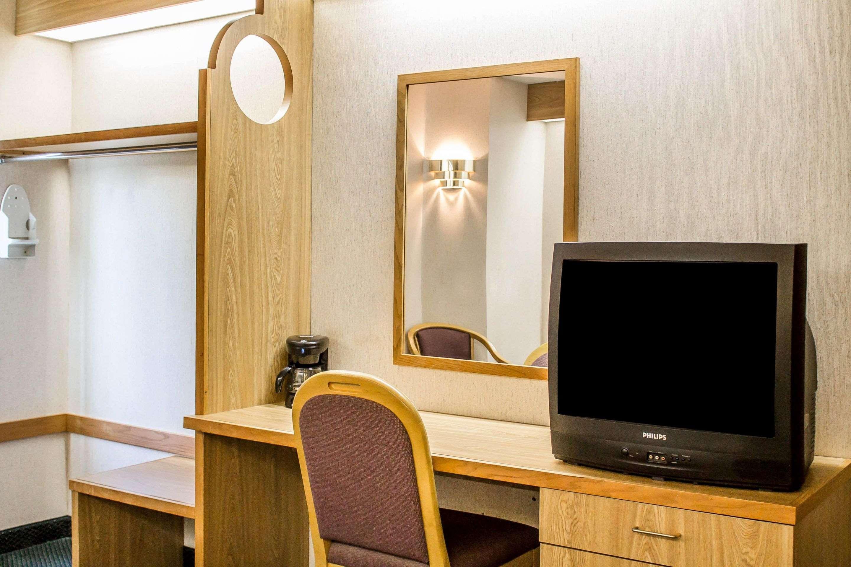 Rodeway Inn Abbotsford Экстерьер фото