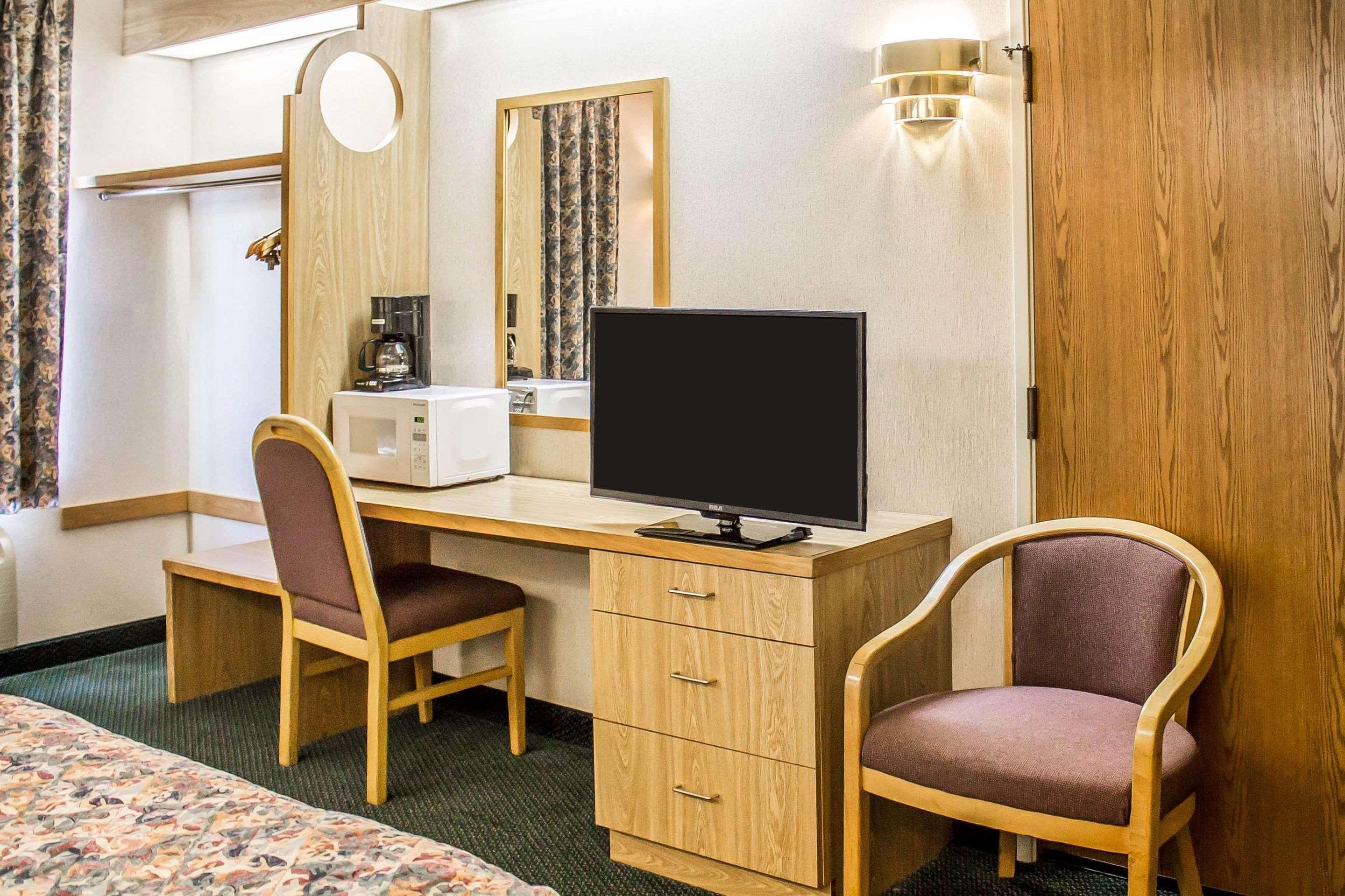 Rodeway Inn Abbotsford Экстерьер фото