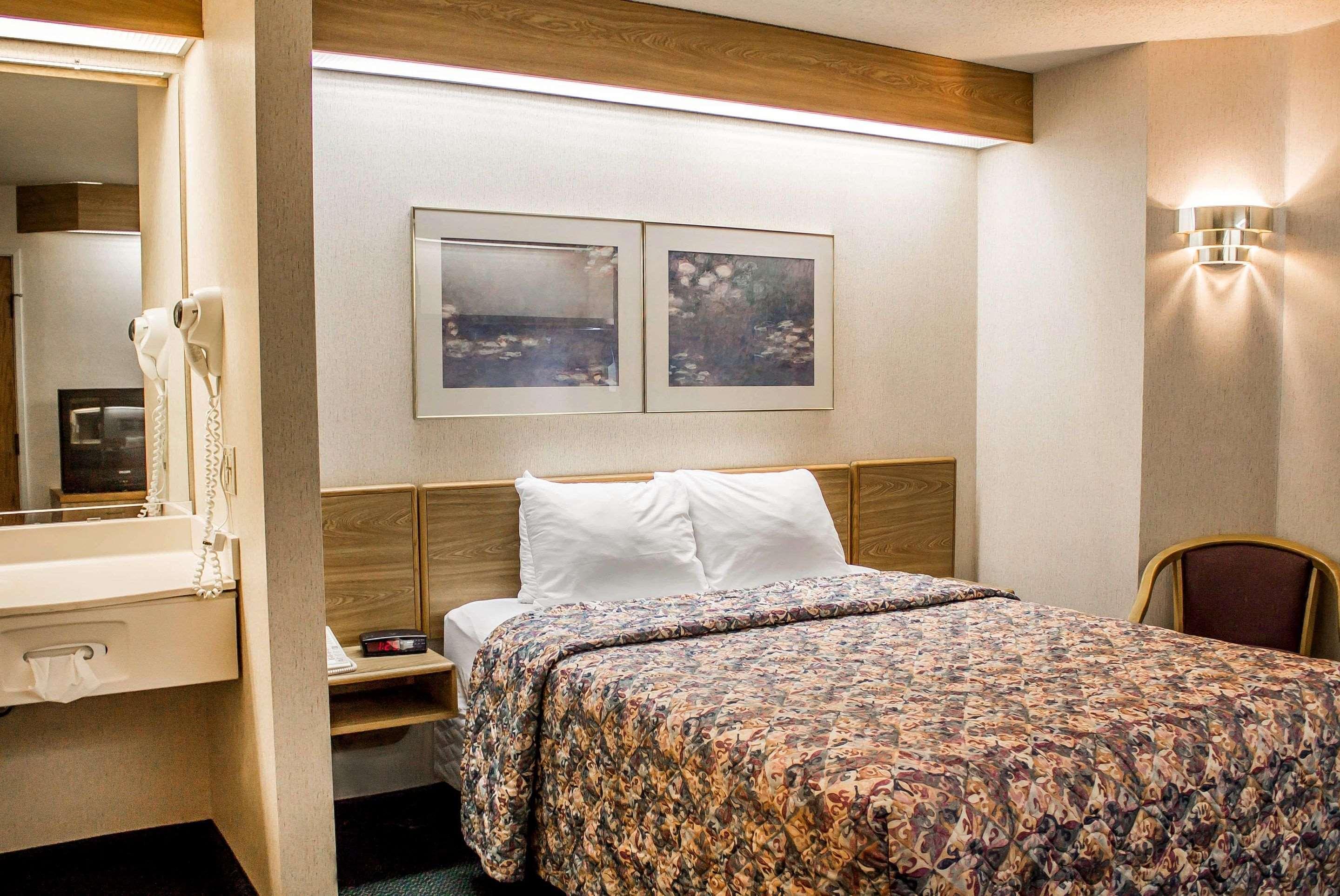 Rodeway Inn Abbotsford Экстерьер фото