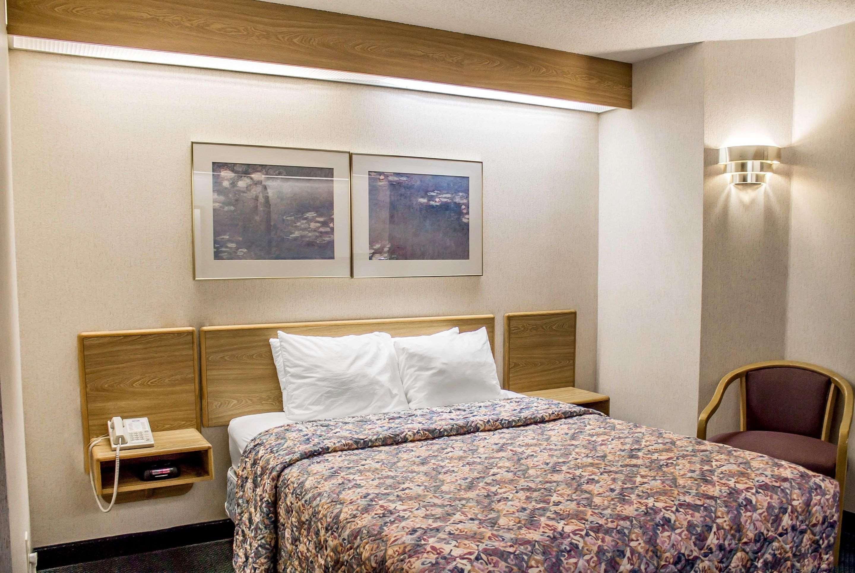 Rodeway Inn Abbotsford Экстерьер фото