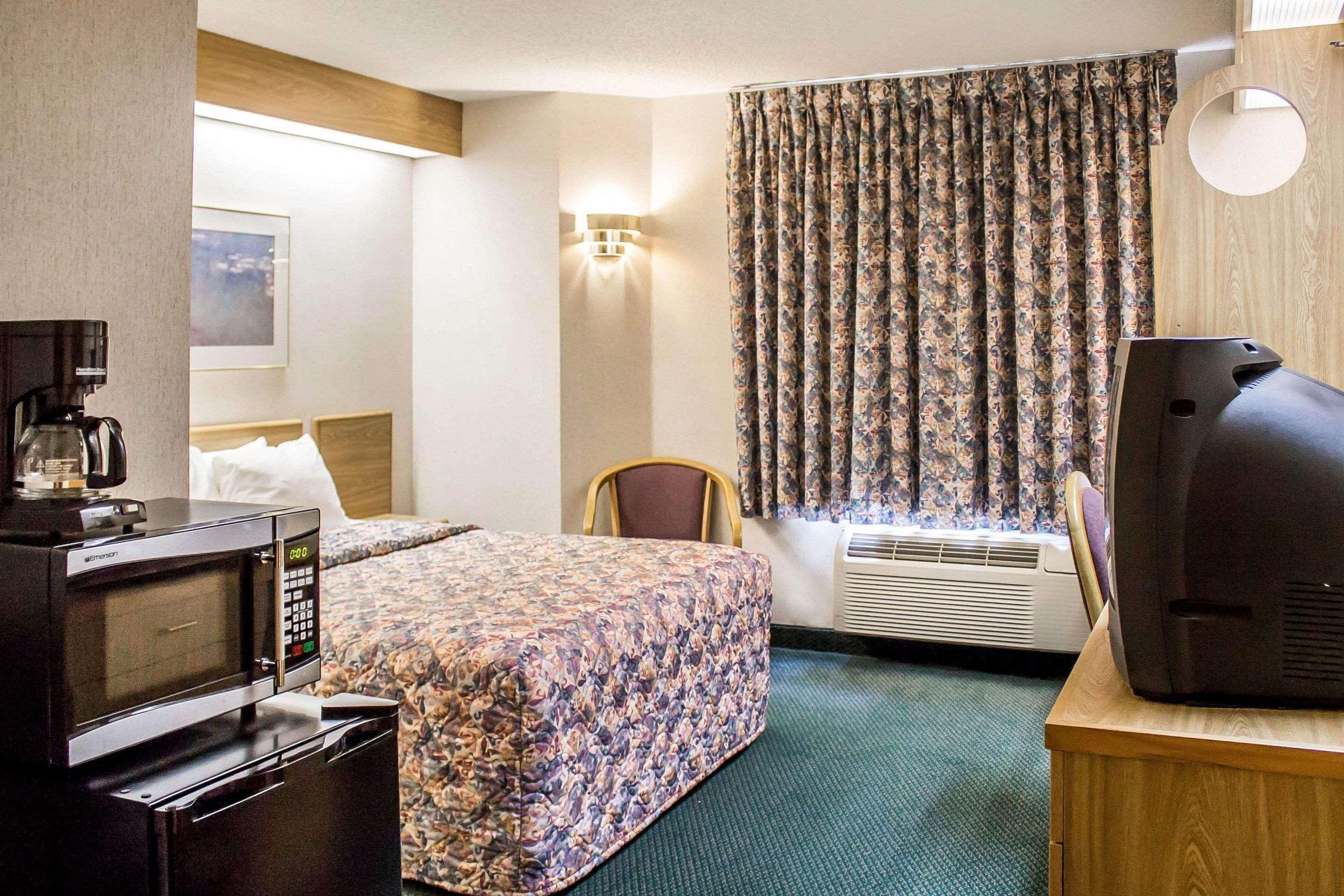Rodeway Inn Abbotsford Экстерьер фото